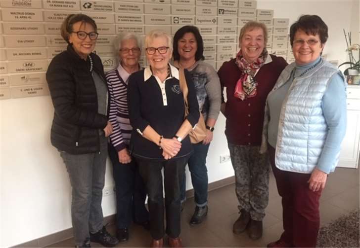 Die Mitglieder der Seniorengruppe aus Gelsdorf nutzten die Gelegenheit und besichtigten nach der Spendenübergabe den Hospiz-Verein. Privat