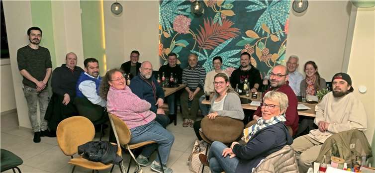 Die Mitglieder der Sinziger Aktivgemeinschafttrafen sich zum monatlichen Treffen „Unser Tisch“. Foto: Achim Gottschalk