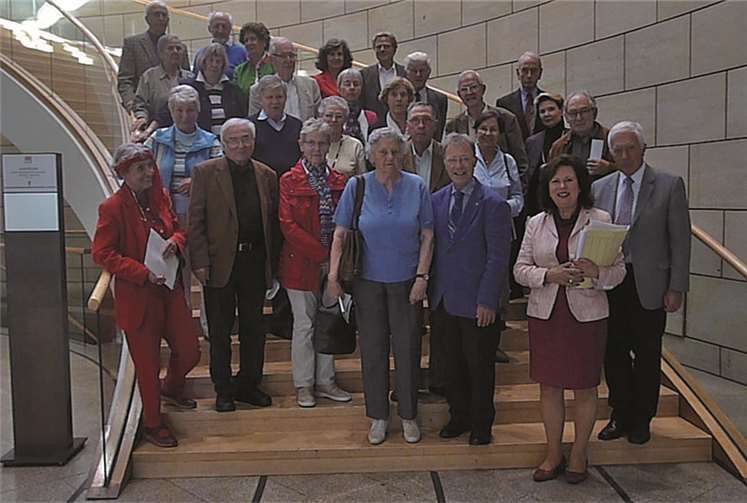 Die Mitglieder der Wachtberger Senioren-Union bei ihrem Ausflug in den Landtag. Privat