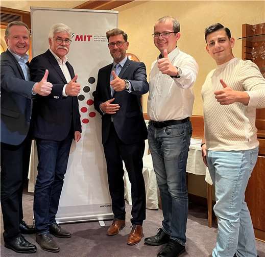Die Mitglieder des Bezirksvorstands der MIT Koblenz-Montabaur mit dem Vorsitzenden Detlef Odenkirchen (m.) und dem MIT-Kreisvorsitzenden des Landkreises Ahrweiler, Elmar Lersch (2. v. l.). Foto:privat