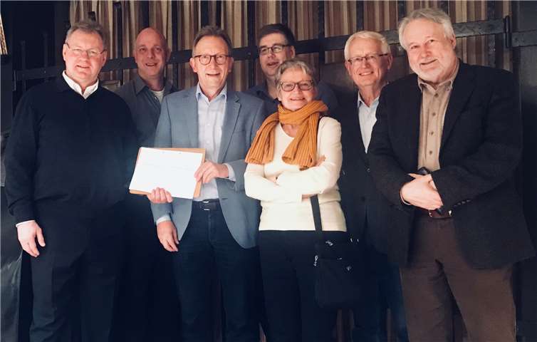 Die Mitglieder des CDU-Kreisvorstandes Neuwied unterstützen die Forderung nach einer Rheinquerung.Privat