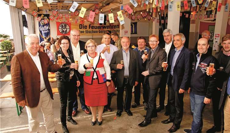 Die Mitglieder des CDU-Kreisvorstandes bei ihrem ersten stop bei der Freiwilligen Feuerwehr.Privat