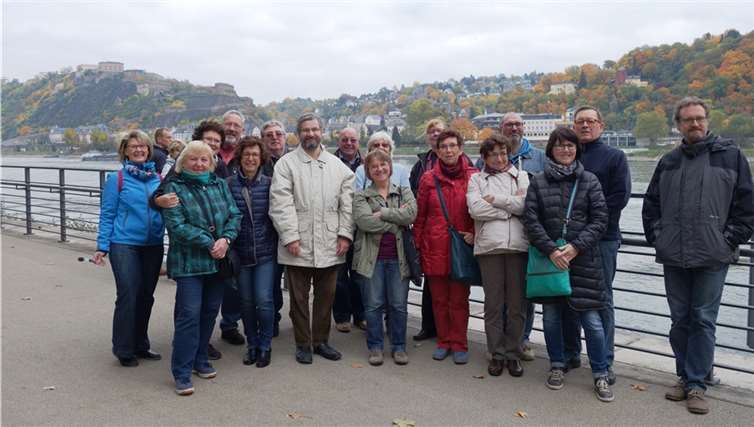 Die Mitglieder des Freundschaftskreises Dieblich-Marzy e. V. (FSK) mit weiteren Interessierten auf ihrem historischen Spaziergang durch Koblenz.privat