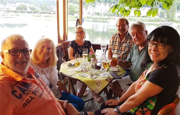 Die Mitglieder des Gesangvereins Germania beim gemütlichen Beisammensein in den Chorferien.privat