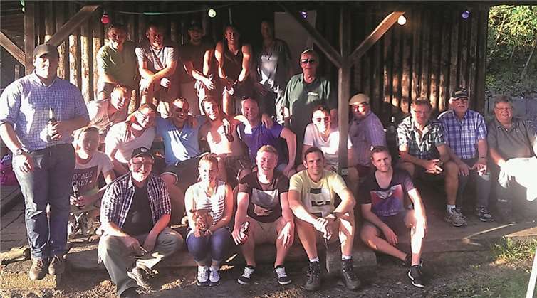 Die Mitglieder des Husarencorps bei ihrem Aktivenmanöver.privat