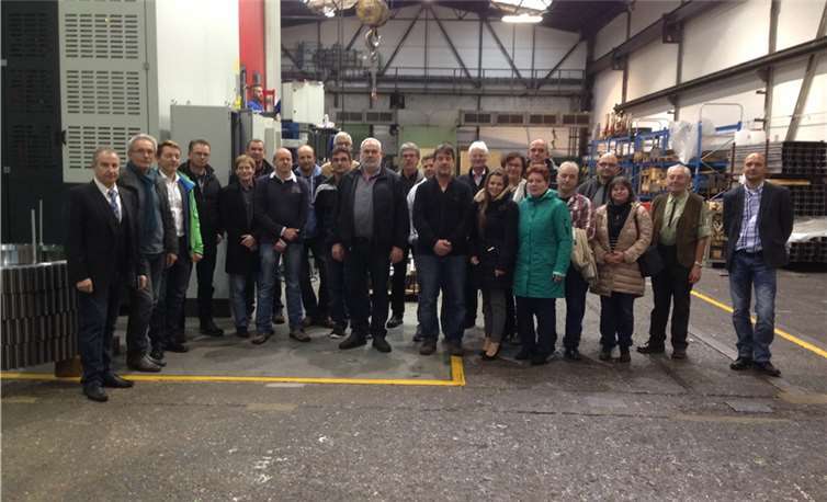 Die Mitglieder des IHK-Arbeitskreises Metall- und Elektroberufe zu Besuch bei der Maschinenfabrik Bröhl. IHK