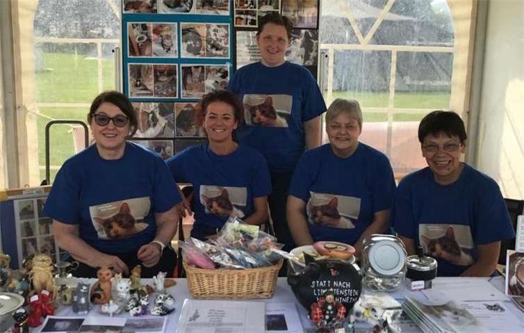 Die Mitglieder des Katzenschutzvereins beim Ehrenamtstag in Bad Hönningen.Foto: privat