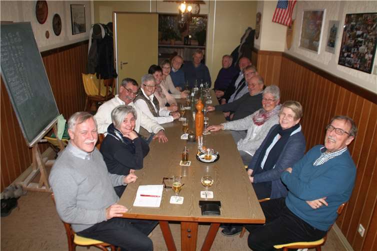 Kegelclub KC Stockschirm schiebt seit 45 Jahren die Kugel Die Mitglieder des Kegelclubs. Foto: privat