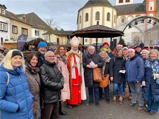 Die Mitglieder des Kirchenchores Cäcilia Bell bei ihrem Besuch des Bendorfer Weihnachtsmarktes.  Foto: privat