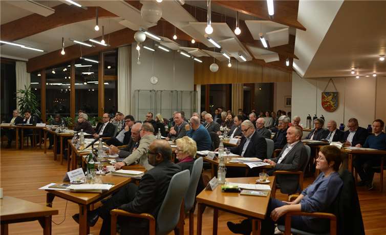 Die Mitglieder des Kreistages im großen Sitzungssaal der Kreisverwaltung in Bad Ems. TFR