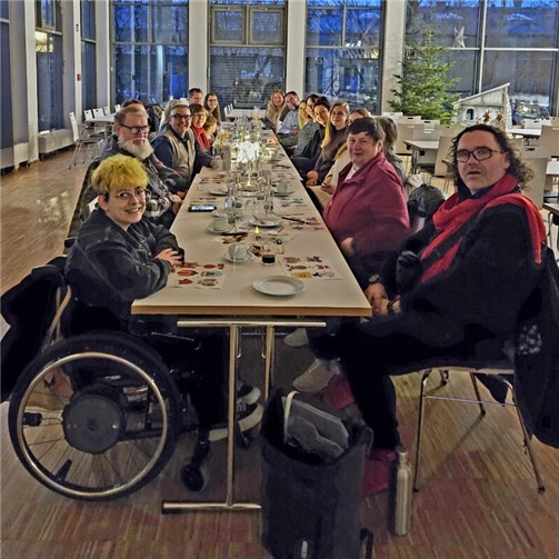 Die Mitglieder des Netzwerks Teilhabe freuten sich über die gelungene Weihnachtsfeier. Foto: Stadt Koblenz/Nathalie Kasten