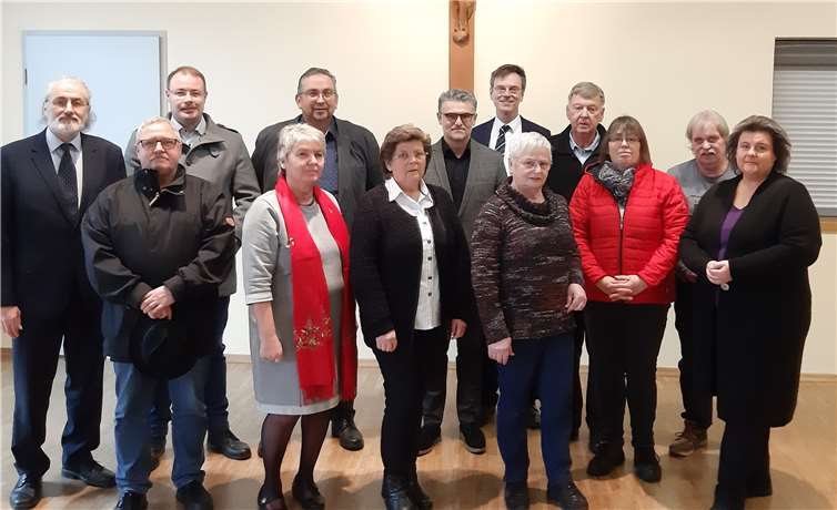Die Mitglieder des Pfarreienrates Kruft-Nickenich:(v.l.n.r.) Gerhard Schlich, Hans-Werner Degen, Thomas Stein, Gemeindereferentin Marianne Krämer-Birsens, Lothar Schmitz, Monika Leinz, Wolfgang Weber, Pfarrer Norbert Missong, Monika Bermel, Horst Schmitz, Elisabeth Degen, Erich Degen und Ruth Reuter.Foto: Raphael Weber