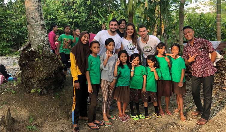 Die Mitglieder des Project Wings arbeitet aktiv vor Ort mit den Einheimischen. Fotos: Project Wings gGmbh