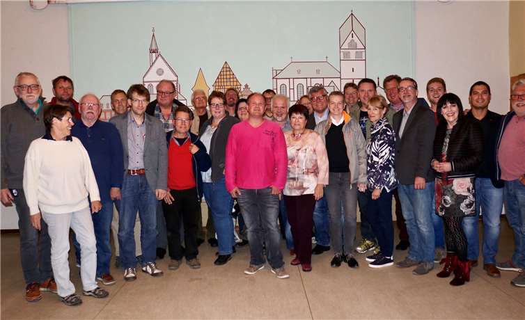 Die Mitglieder des SPD-Kreisvorstands und die Vertreter der Ortsvereine beim Gruppenfoto nach der Sitzung. Michael Moehlenhof