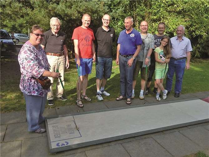 Die Mitglieder des Schachklubs ließen ausnahmsweise keine Pferde springen, sondern Kugeln rollen. privat