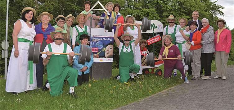 Die Mitglieder des TV Fernthal nehmen als humoristisch-historische Sportgruppe am Festumzug teil. privat