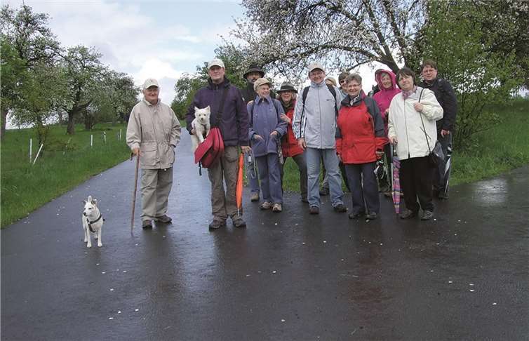Die Mitglieder des Verkehrs u. Verschönerungsverein Raubach wanderten von Raubach nach Reichenstein.privat