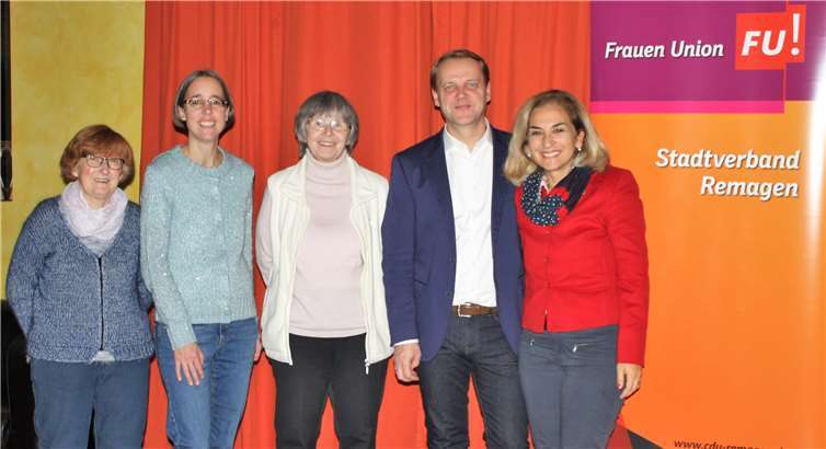 Die Mitglieder des Vorstands der Remagener Frauen-Union bedankten sich bei Peter Schäfer für seinen informativen Vortrag. Foto: privat