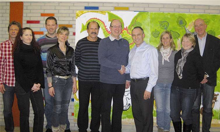 Die Mitglieder des alten und neuen Vorstandes des Fördervereins der Lindenschule v.li. Klaus Mührel, Jana Hrabowski, Volker Lange, Daniela Pörzgen-Weigl, Karl-Peter Stümper, Achim König, Dr. Bernd Greulich, Petra Adams, Christine Buchhold, Thomas Edwards. privat