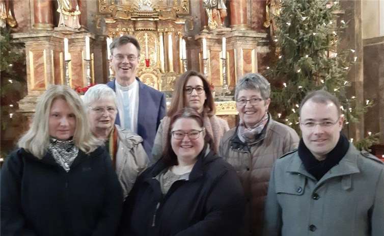 Die Mitglieder des bisherigen Pfarrgemeinderates Kruft (v.l.n.r.)): Karin Haffke, Monika Bermel, Pfarrer Norbert Missong, Petra Nolde, Petra Frische, Margret Schmitt und Thomas Stein.Foto: Wolfgang Weber