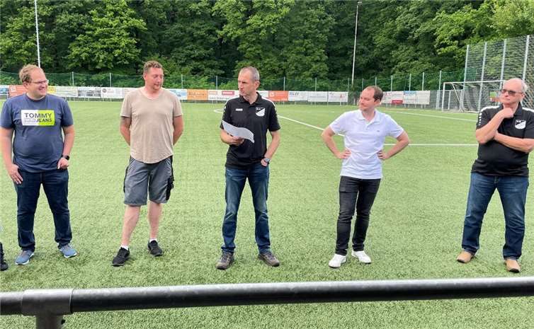 Die Mitglieder des geschäftsführenden Vorstands (v.l.): Philipp Hergarten (Sportlicher Leiter Jugendfußball), Stefan Kliesch (Sportlicher Leiter Seniorenfußball), Thomas Schütz (1. Kassierer), Andreas Grandt (1. Geschäftsführer) und Georg Heiß (Sportlicher Leiter Breitensport). Foto: privat