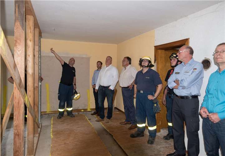 Die Mitglieder des technischen Hilfswerk erklärten interessante Details.