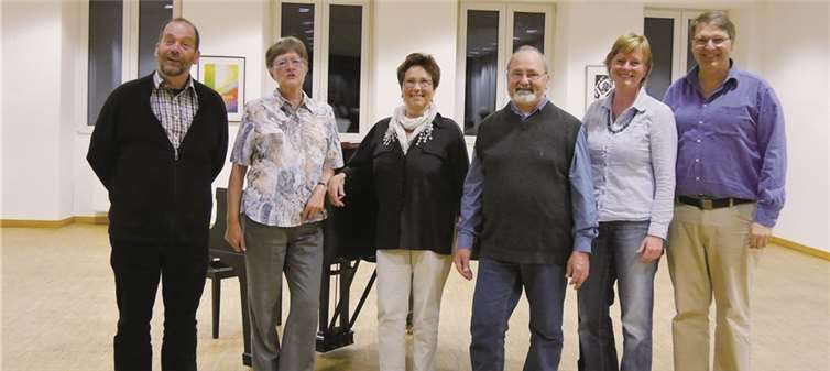 Die Mitglieder des wiedergewählten Vorstands des Kirchenmusik-Fördervereins (v.li.): Ingbert Kroes, Inge Nicolai, Notburga Saam, Heinz-Otto Groh, Silke Link, KMD Thomas Schmidt. Gertrud Blanke-Schramm fehlt. privat
