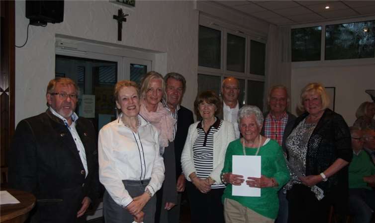 Die Mitglieder, die einen runden Geburtstag hatten, erhielten eine „Hänneschen-Freikarte“. privat