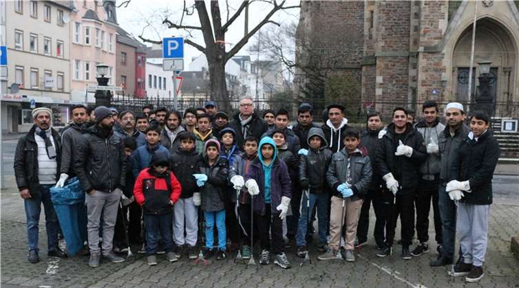 Die Mitglieder führen die Aktion freiwillig und unentgeltlich durch. Privat