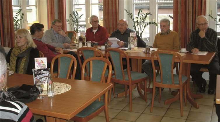 Die Mitglieder trafen sich zum Versammlung im Cafe Germania in Cochem. privat