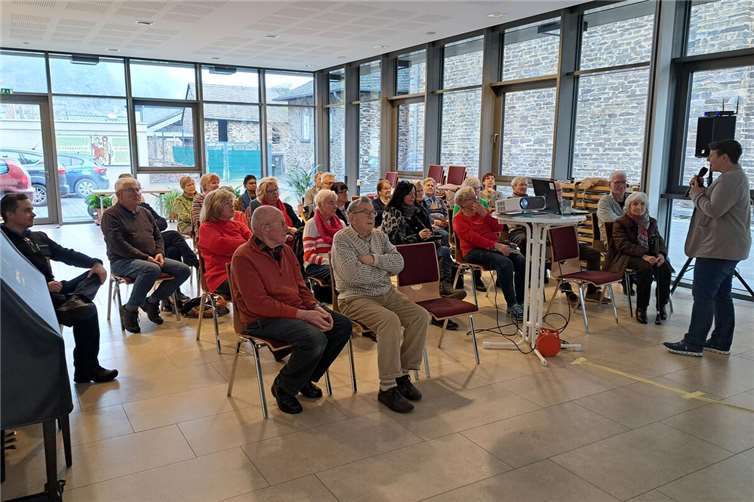 Die Mitglieder und Gäste des Vereins dankten mit reichlich Applaus für den äußerst informativen Vortrag. Foto: privat