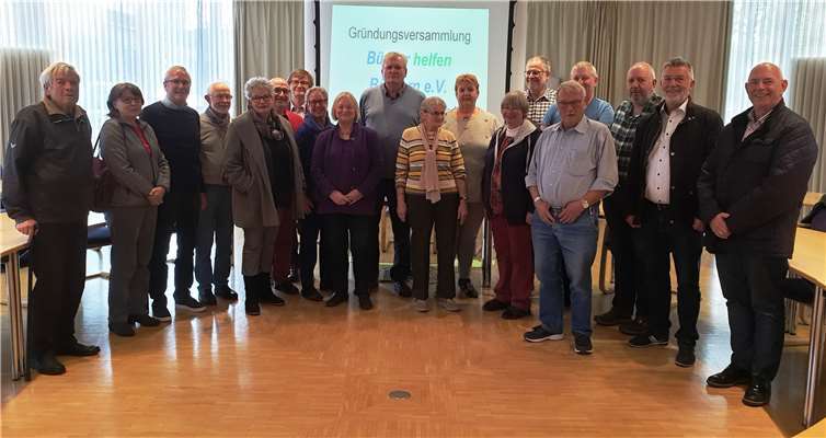 „Die Mitglieder von „Bürger helfen Bürgern“ freuten sich über die gelungene Gründungsversammlung“. Foto: Seniorenbüro.