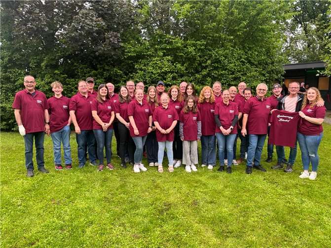 Die Mitglieder waren begeistert von den neuen Shirts.  Foto: privat