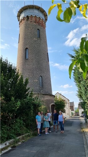 Die MitgliederInnen der Freien Bürgerliste vor dem Wasserturm. Foto: privat