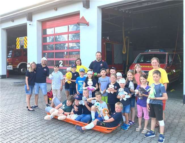 Die Mitglieder:innen der Gruppe Grisu hatten sichtlich Spaß an dem sehr interessanten und wichtigen Ausbildungsthema und sind nun gut gerüstet um z.B. beim Sport, in der Schule oder in den eigenen vier Wänden im Notfall richtig handeln zu können. Quellen: Feuerwehr Remagen