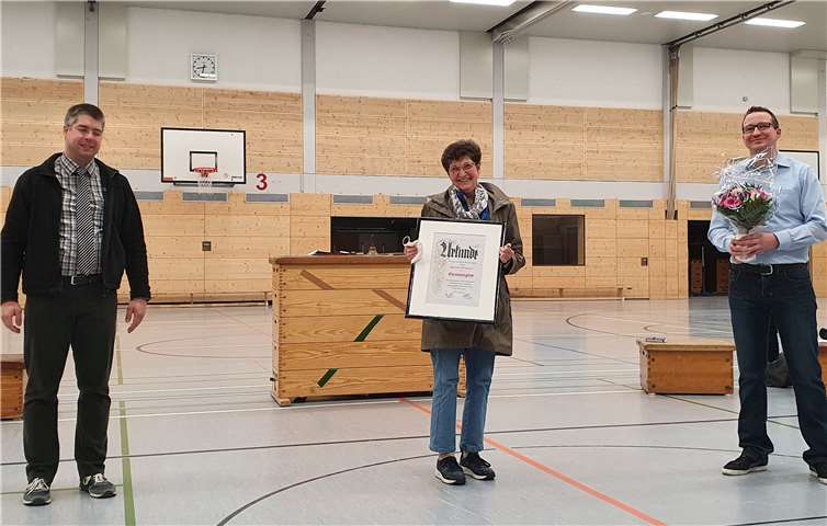 Die Mitgliederversammlung ernennt Lore Windheuser zum Ehrenmitglied. Foto: privat