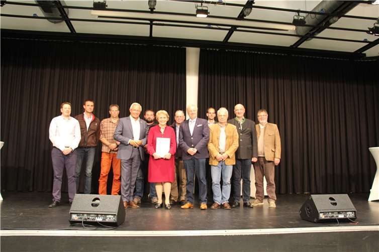 Die Mitgliederversammlung konnte Dr. Gisela Born-Siebicke ehren.  Foto: Kreiswaldbauverein-Neuwied e. V.