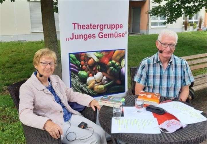 Die Mitspieler des Kabaretts veranstalteten Vorlesestunden in Senioren-Institutionen. Foto: privat