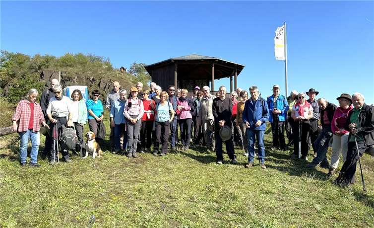 Die Mittagspause verbrachte die Gruppe am Aussichtspunkt Mandelsteinhütte.  Foto: privat