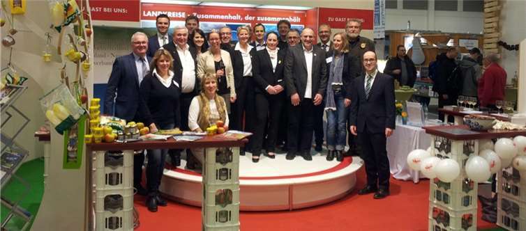 Die Mitwirkenden aus dem Kreis Ahrweiler am Stand des Deutschen Landkreistages. privat