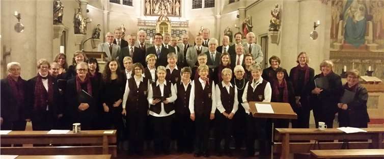 Die Mitwirkenden boten besinnliche und weihnachtliche Melodien. privat