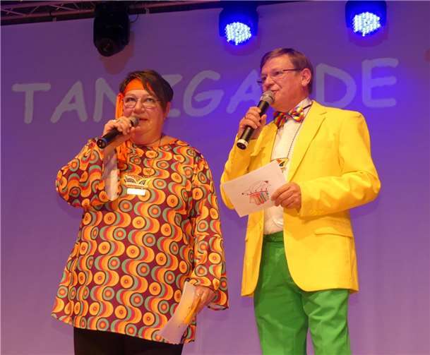 Die Moderatoren Marcus Bolzhauser und Dagmar Schäfer.