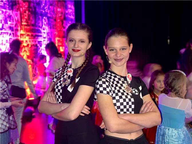 Die Moderatorinnen Maria George (li.) und Celina Drescher. Foto: Schloss Garde Mons Tabor