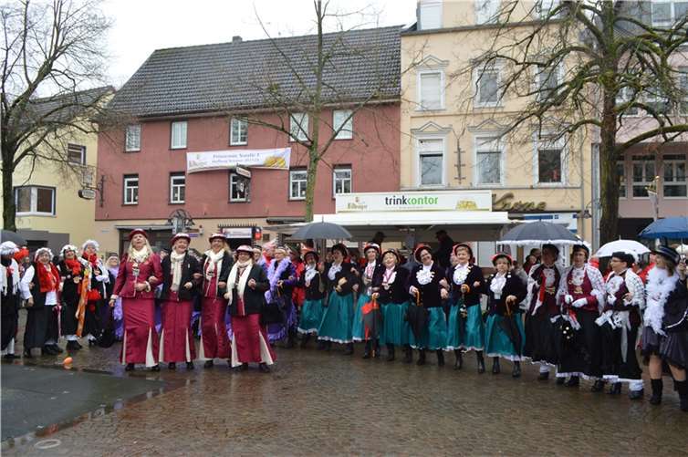 Die Möhnegruppierungen auf dem Marktplatz