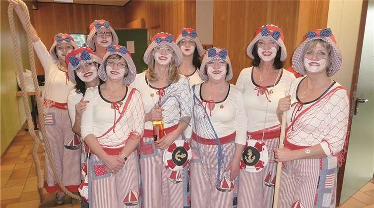 Die Möhnen als Klabautermänner in der Session 2013 „Ahoi und Hie - Höh --- Karneval auf Hoher See“.