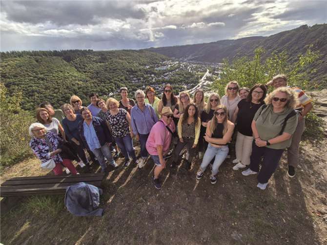 Die Möhnen aus Kirchwald in den Weinbergen an der Mosel.  Foto: privat