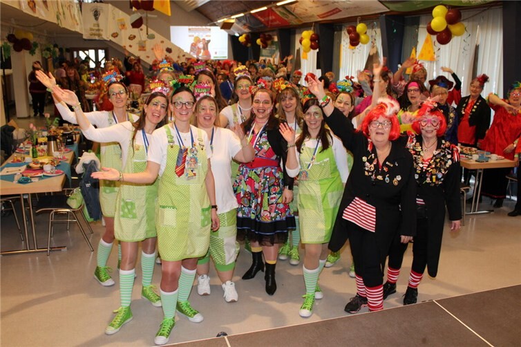 Die Möhnen feierten ausgelassen.  Foto: Regine Siedlaczek