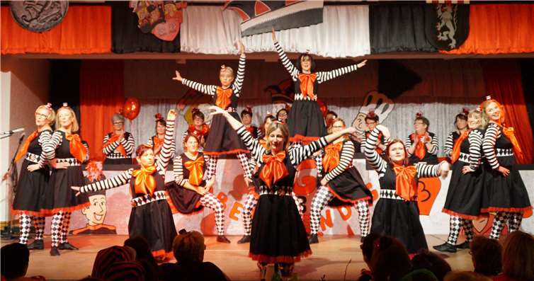 Die Möhnen zeigten, was sie tänzerisch drauf hatten und kamen ohne eine Zugabe nicht davon.