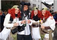 Die Möhnengruppe von Corinna Ecker (rechts) thematisierte den „Fluch der Karibik...