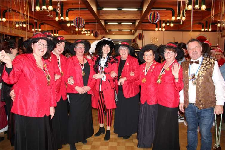 Die Möhnenschar Ahrweiler hatte „Überlebenspillen“ mitgebracht.